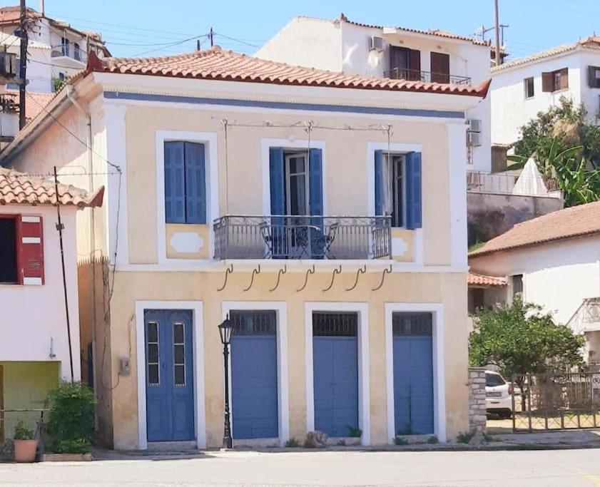 Traditional House At Koroni Near Beach Buitenkant foto