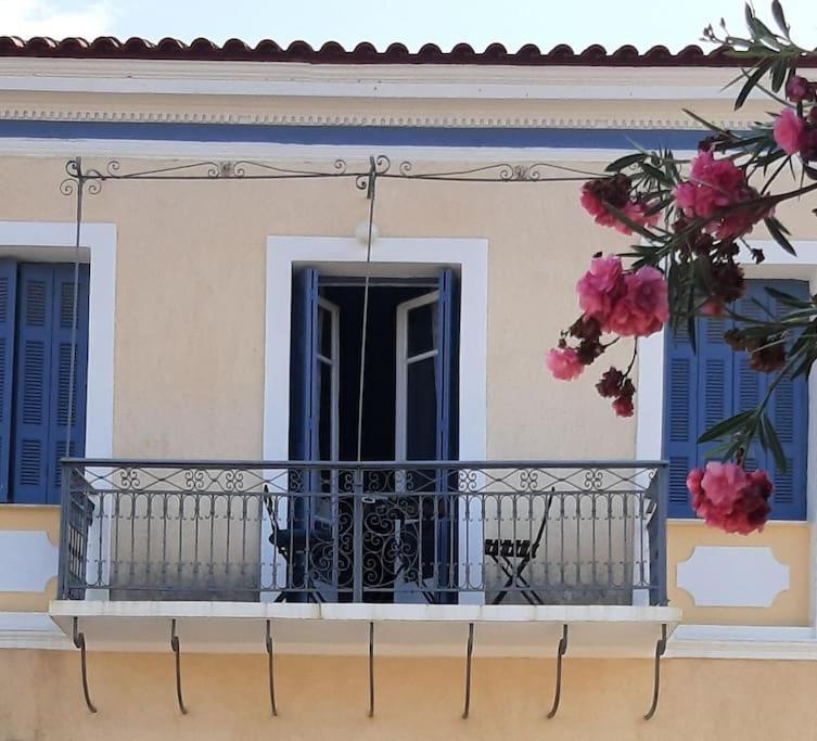 Traditional House At Koroni Near Beach Buitenkant foto